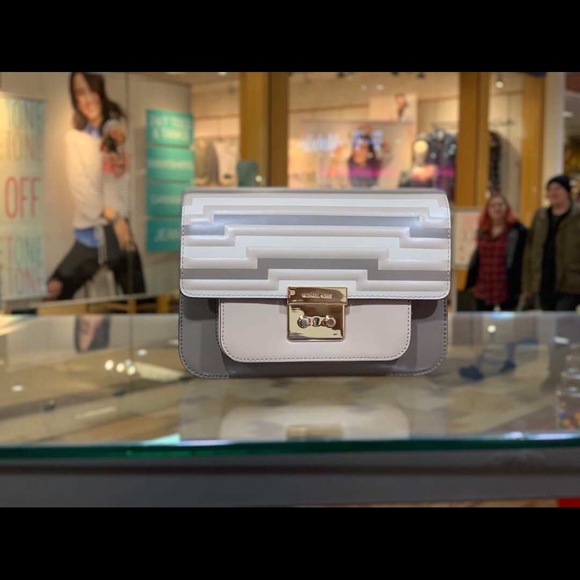 Michael Kors Sloan Editor - Picture 8 of 9